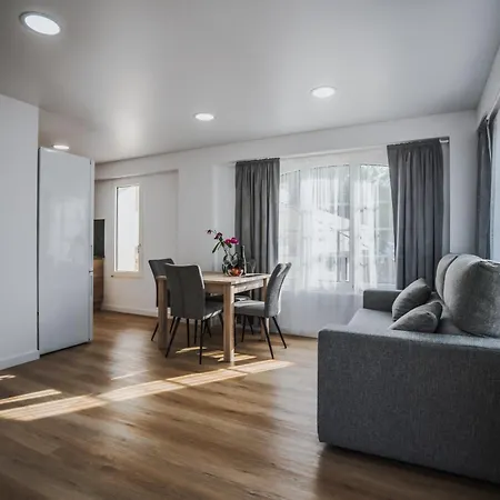 Vistas Maryvilla Vistas A La Piscina Apartament *