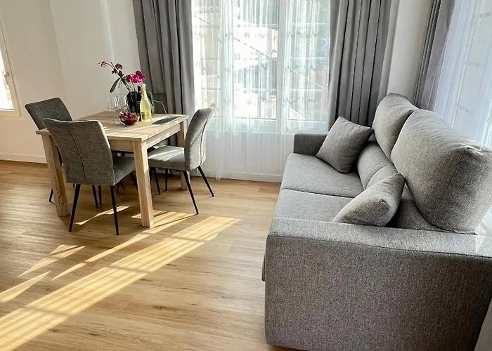 Vistas Maryvilla Vistas A La Piscina Apartament